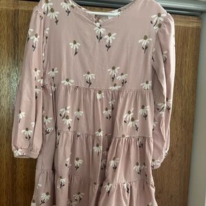 Toddler girls. Flowy Dress worn once. Great condition. Scrunched sleeves